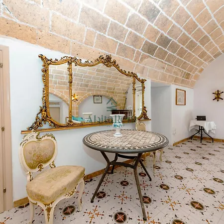 Konukevi Palazzo Piccioli 3*
