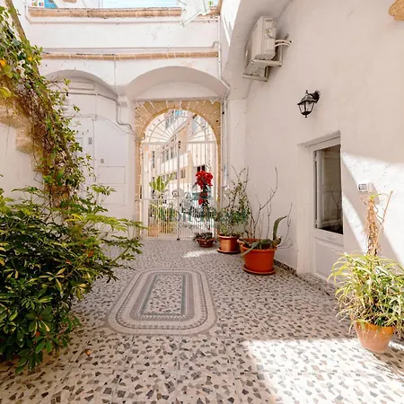 Palazzo Piccioli Konukevi 3*